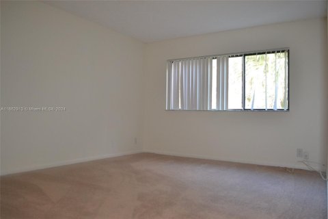 Condo in Lauderhill, Florida, 2 bedrooms  № 1374228 - photo 10