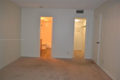 Condo in Lauderhill, Florida, 2 bedrooms  № 1374228 - photo 13