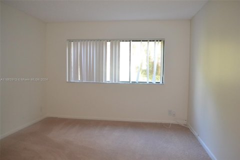 Condo in Lauderhill, Florida, 2 bedrooms  № 1374228 - photo 7