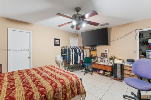 Propiedad comercial en venta en Miami, Florida, 325.9 m2 № 1162781 - foto 22