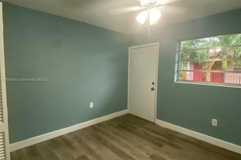 Copropriété à louer à Hialeah, Floride: 2 chambres, 68 m2 № 1367213 - photo 5