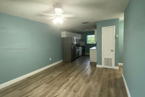 Copropriété à louer à Hialeah, Floride: 2 chambres, 68 m2 № 1367213 - photo 9