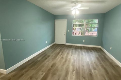 Copropriété à louer à Hialeah, Floride: 2 chambres, 68 m2 № 1367213 - photo 7