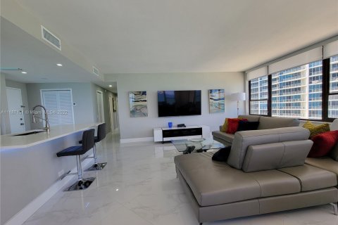 Condominio en alquiler en Hollywood, Florida, 2 dormitorios, 124.49 m2 № 8056 - foto 10