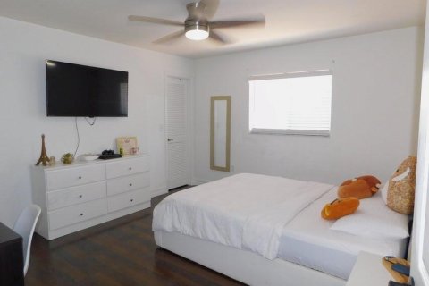 Casa en venta en Lehigh Acres, Florida, 3 dormitorios, 225.47 m2 № 1116956 - foto 12