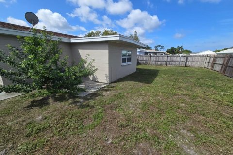 House in New Port Richey, Florida 3 bedrooms, 93.65 sq.m. № 1378001 - photo 10