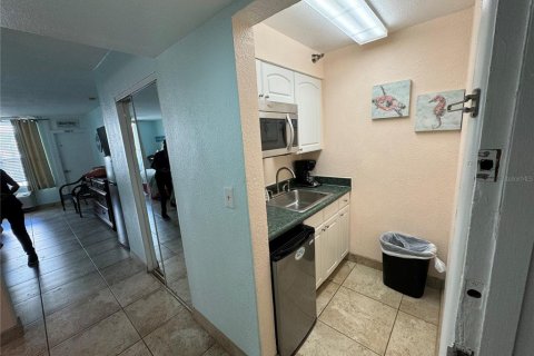 Condo in Daytona Beach, Florida, 1 bedroom  № 1378000 - photo 4