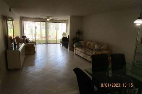 Copropriété à vendre à Sunrise, Floride: 2 chambres, 127.28 m2 № 750609 - photo 24