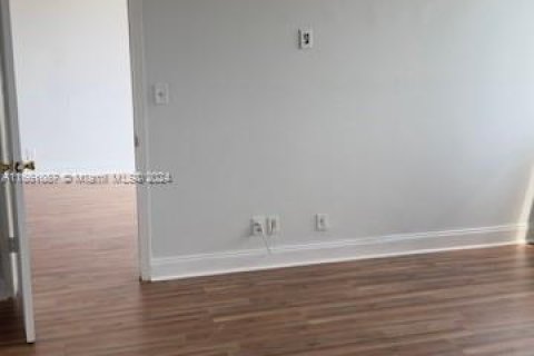 Condominio en venta en Lauderhill, Florida, 1 dormitorio, 76.37 m2 № 1367400 - foto 11