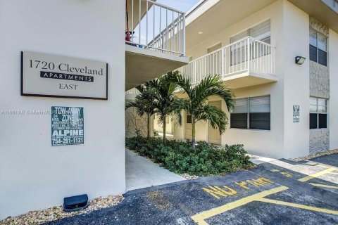 Apartamento en alquiler en Hollywood, Florida, 1 dormitorio, 58.06 m2 № 1367402 - foto 1