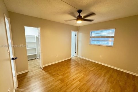 Apartamento en alquiler en Hollywood, Florida, 1 dormitorio, 58.06 m2 № 1367402 - foto 13