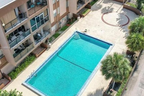 Condo in Hialeah, Florida, 3 bedrooms  № 1365708 - photo 6