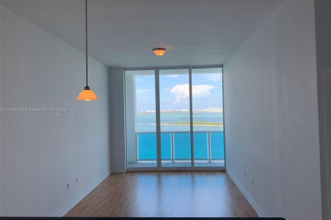 Condominio en venta en Miami, Florida, 1 dormitorio, 88.26 m2 № 1365707 - foto 13