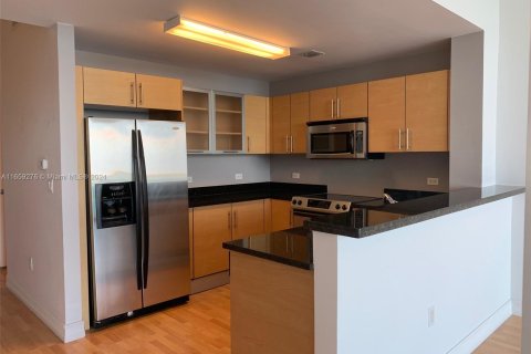 Condo in Miami, Florida, 1 bedroom  № 1365707 - photo 11