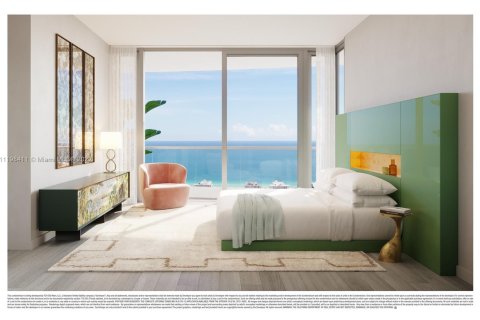 Condo in Miami Beach, Florida, 3 bedrooms in Five Park  № 4213 - photo 1