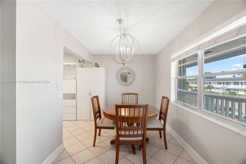 Condo in West Palm Beach, Florida, 2 bedrooms  № 1443272 - photo 16