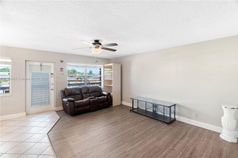 Condo in West Palm Beach, Florida, 2 bedrooms  № 1443272 - photo 14