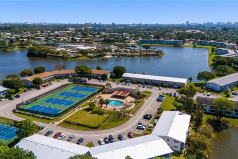 Condo in West Palm Beach, Florida, 2 bedrooms  № 1443272 - photo 3