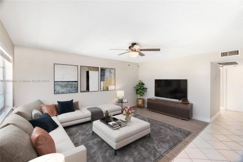 Condo in West Palm Beach, Florida, 2 bedrooms  № 1443272 - photo 11