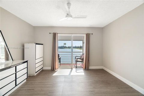 Condo in West Palm Beach, Florida, 2 bedrooms  № 1443272 - photo 27