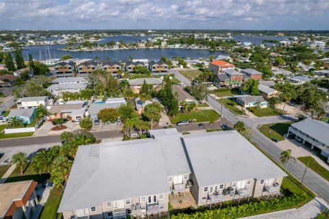 Townhouse in Indian Rocks Beach, Florida 4 bedrooms, 165.64 sq.m. № 1313792 - photo 2