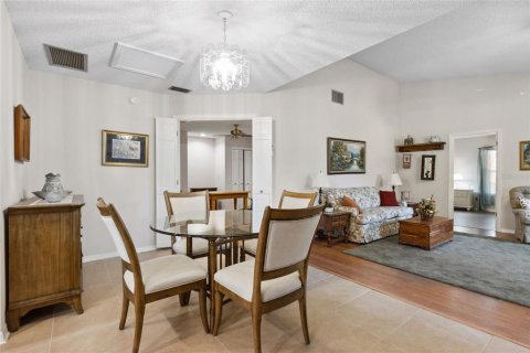 Condo in DeLand, Florida, 2 bedrooms  № 1430451 - photo 21