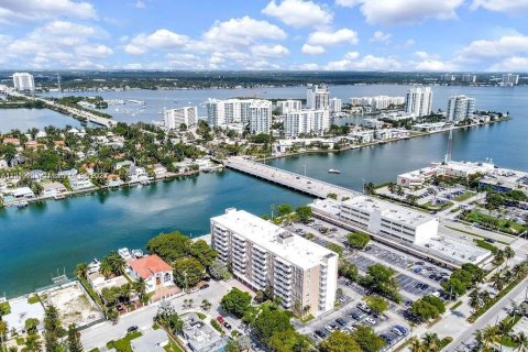 Copropriété à vendre à North Bay Village, Floride: 2 chambres, 109.44 m2 № 1271569 - photo 5