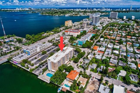 Copropriété à vendre à North Bay Village, Floride: 2 chambres, 109.44 m2 № 1271569 - photo 1