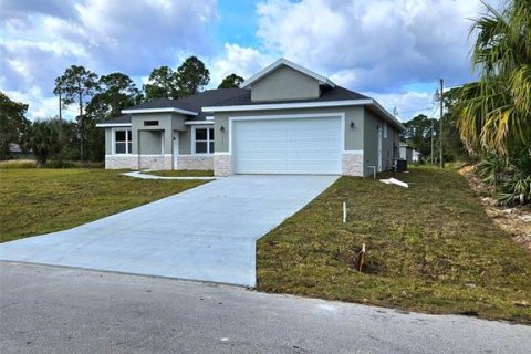 House in Palm Bay, Florida 4 bedrooms, 185.8 sq.m. № 1215000 - photo 3