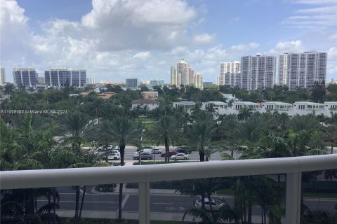 Copropriété à louer à Sunny Isles Beach, Floride: 3 chambres, 198.44 m2 № 2057 - photo 4