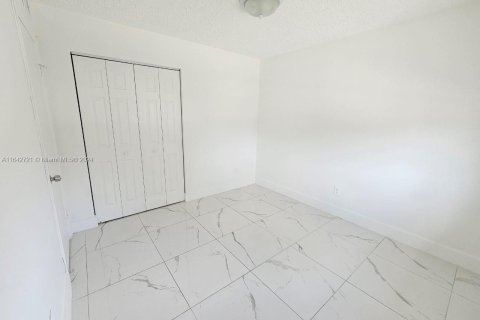 Condo in Hialeah, Florida, 3 bedrooms  № 1321588 - photo 8