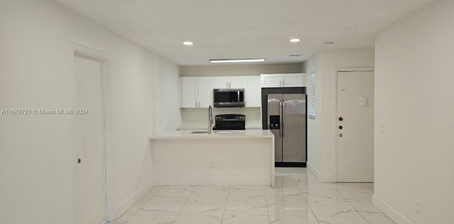 Condo in Hialeah, Florida, 3 bedrooms  № 1321588