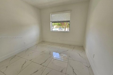 Copropriété à vendre à Hialeah, Floride: 3 chambres, 91.04 m2 № 1321588 - photo 10