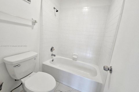 Condo in Hialeah, Florida, 3 bedrooms  № 1321588 - photo 5