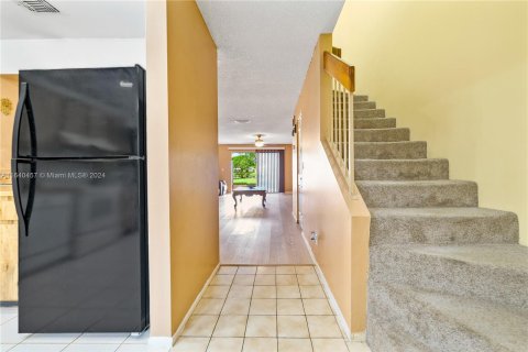 Condo in Pembroke Pines, Florida, 2 bedrooms  № 1321546 - photo 12