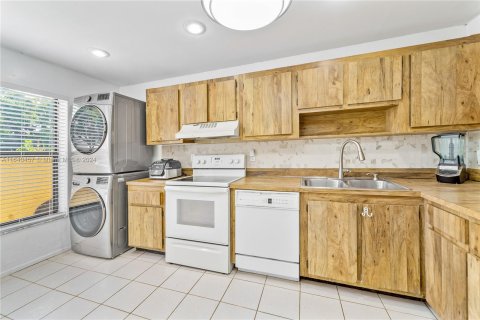 Condo in Pembroke Pines, Florida, 2 bedrooms  № 1321546 - photo 5