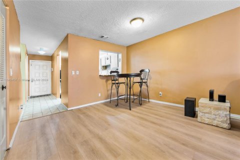 Condo in Pembroke Pines, Florida, 2 bedrooms  № 1321546 - photo 6