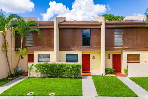 Condominio en venta en Pembroke Pines, Florida, 2 dormitorios, 112.78 m2 № 1321546 - foto 1