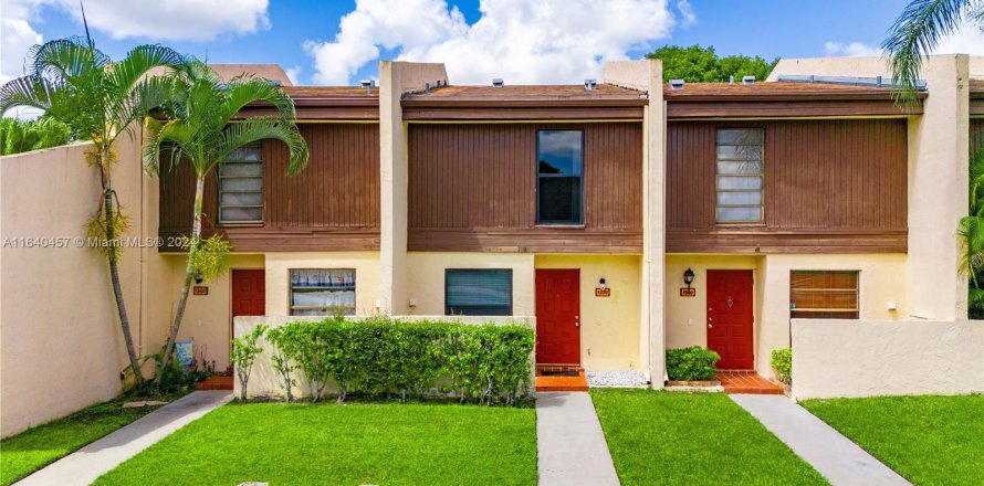 Condo in Pembroke Pines, Florida, 2 bedrooms  № 1321546