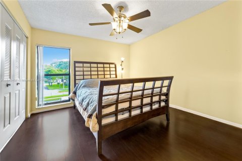 Condo in Pembroke Pines, Florida, 2 bedrooms  № 1321546 - photo 9