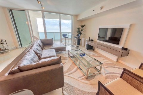 Condo in Sunny Isles Beach, Florida, 2 bedrooms  № 1368918 - photo 3