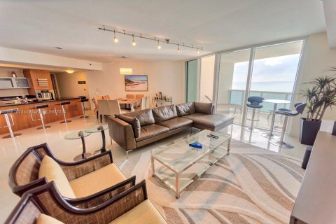 Condo in Sunny Isles Beach, Florida, 2 bedrooms  № 1368918 - photo 2