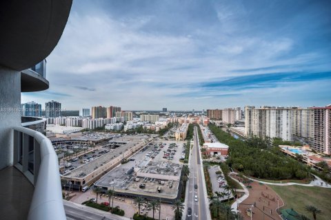 Condo in Sunny Isles Beach, Florida, 2 bedrooms  № 1368918 - photo 29