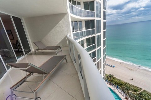 Copropriété à louer à Sunny Isles Beach, Floride: 2 chambres, 175.21 m2 № 1368918 - photo 1