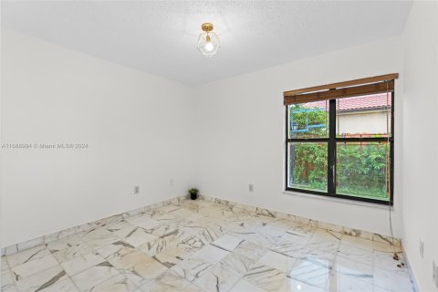 House in Miami, Florida 3 bedrooms, 127.46 sq.m. № 1431324 - photo 15