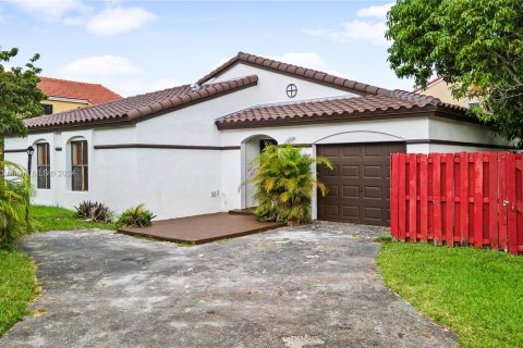 House in Miami, Florida 3 bedrooms, 127.46 sq.m. № 1431324 - photo 2