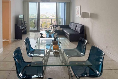 Condo in Miami Beach, Florida, 1 bedroom  № 1431386 - photo 3