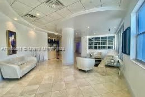 Condo in Miami Beach, Florida, 1 bedroom  № 1431386 - photo 17