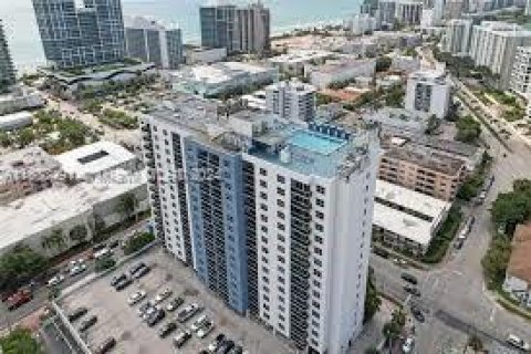 Condo in Miami Beach, Florida, 1 bedroom  № 1431386 - photo 16