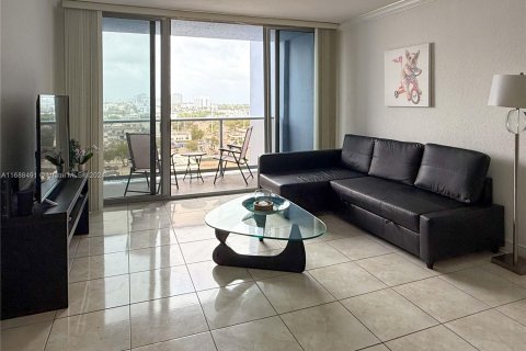 Condo in Miami Beach, Florida, 1 bedroom  № 1431386 - photo 8